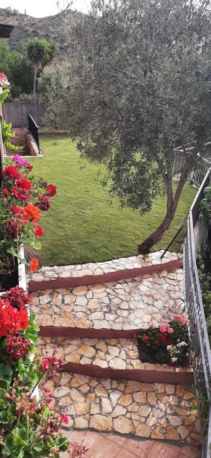 Villa Casa Grazia E Enrico Chia Exterior foto