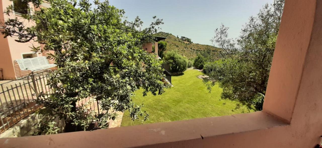 Villa Casa Grazia E Enrico Chia Exterior foto